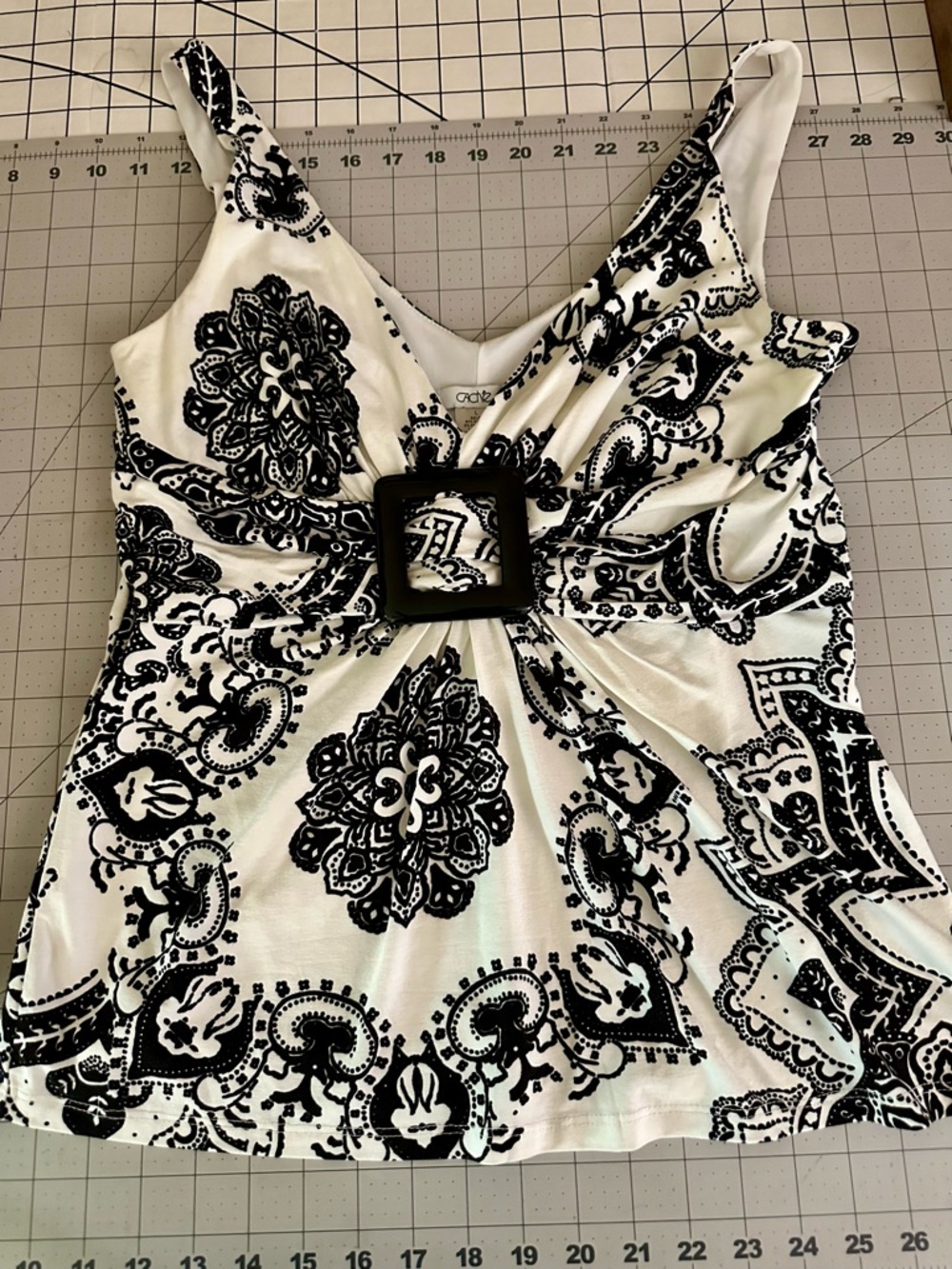 Cache Dressy Top - Picture 9 of 9